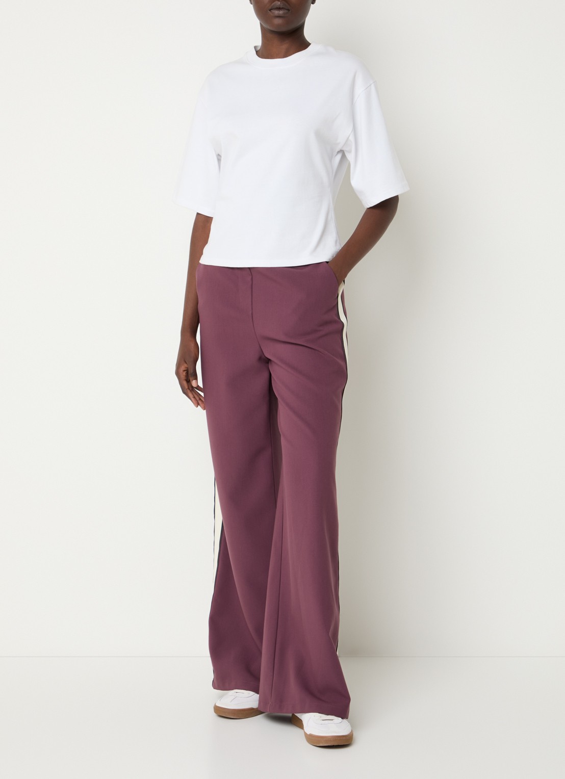 Modström Vildarmd high waist wide fit pantalon met steekzakken - voorkant 2 aubergine