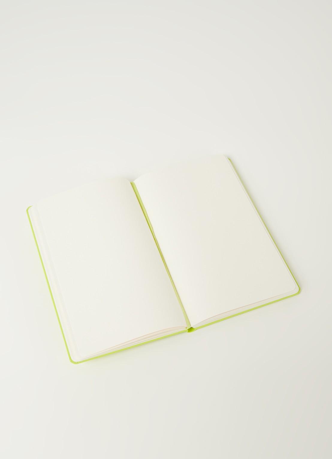 Moleskine  Large Plain Hardcover Notitieboek - detail 4 neongroen