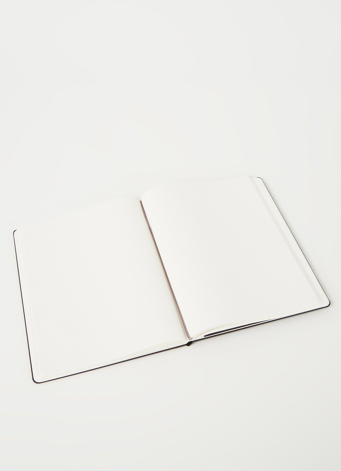 Moleskine Notebook Extra Large Plain Bla - detail zwart