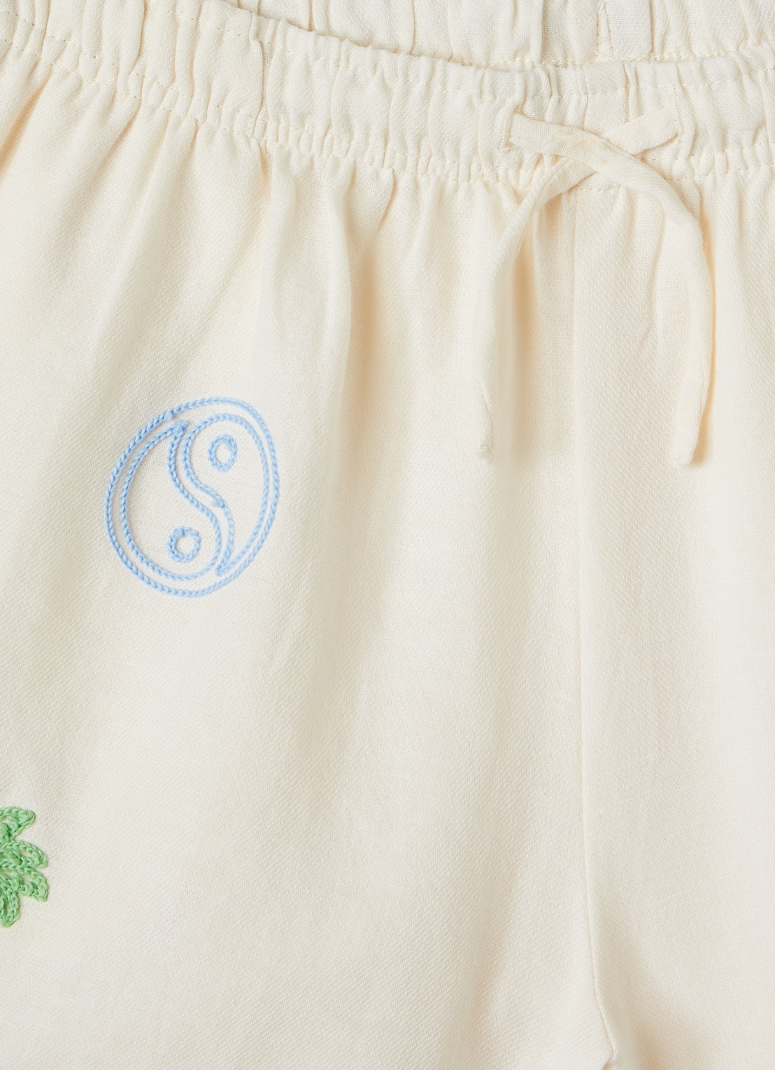Molo Annabella loose fit korte broek met borduring - detail beige