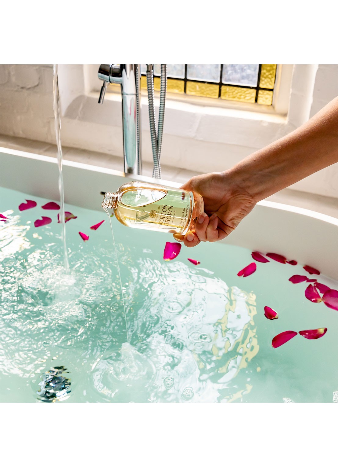 Molton Brown Jasmine & Sun Rose Bathing Oil - badolie - voorkant 2 undefined