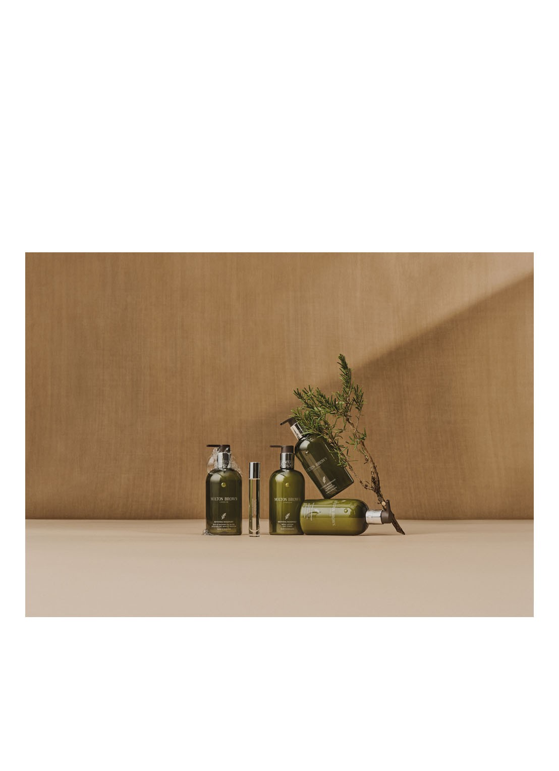 Molton Brown Reviving Rosemary Bath & Shower Oil-In-Gel - bad- & douchegel - detail 2 undefined
