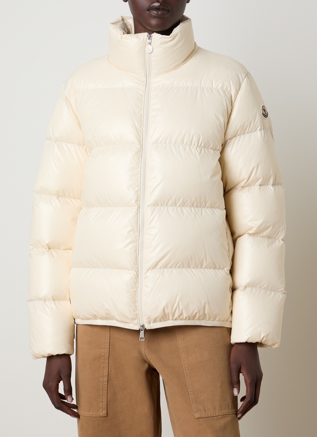 Moncler Abbadia puffer jack met donsvulling en ritszakken - detail 3 beige