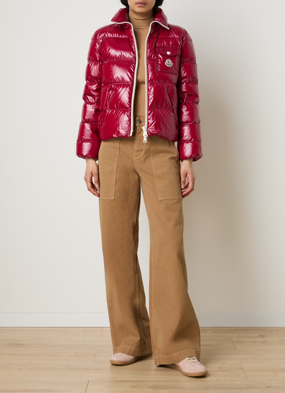 Moncler Andro pufferjack met donsvulling en afneembare capuchon - voorkant 6 kersenrood