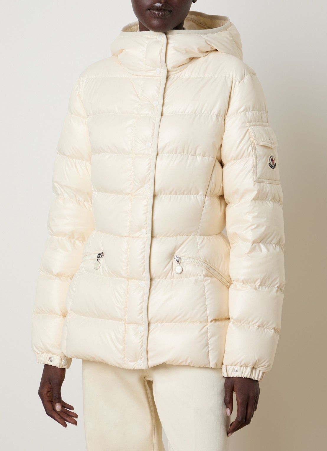 Moncler Barante gewatteerd jack met donsvulling en capuchon - detail creme