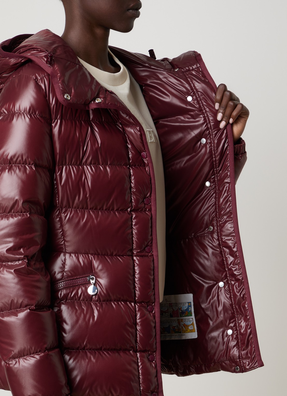 Moncler Barante gewatteerd jack met donsvulling en capuchon - detail 5 bordeauxrood