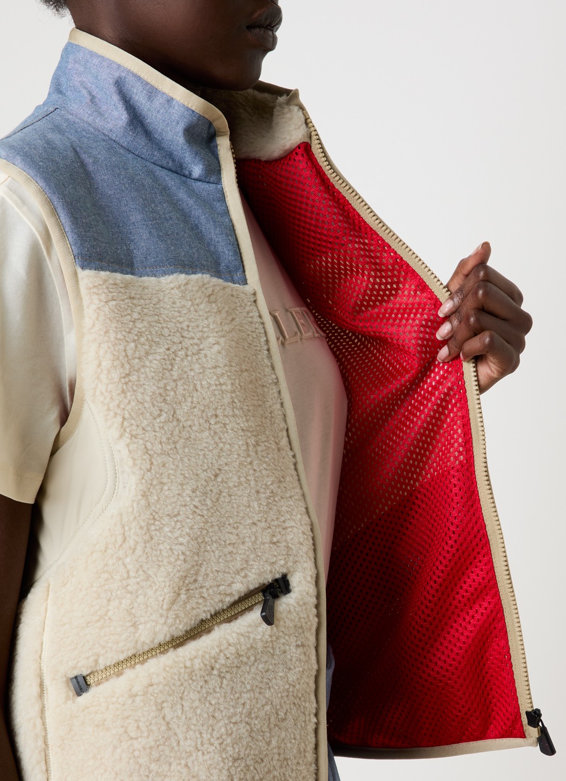 Moncler Bodywarmer van teddy met ritszakken - detail 5 beige