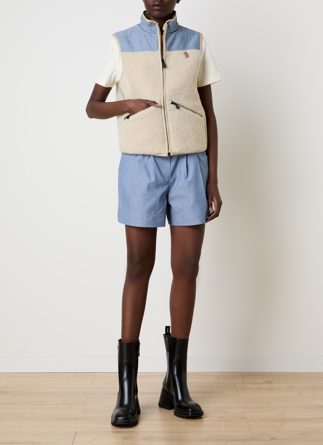 Moncler Bodywarmer van teddy met ritszakken - voorkant 3 beige