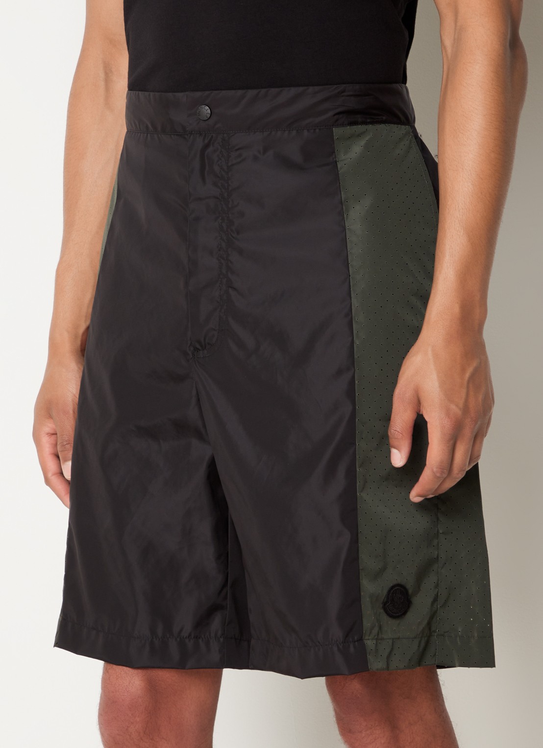 Moncler Born To Protect loose fit korte broek  - detail 4 zwart