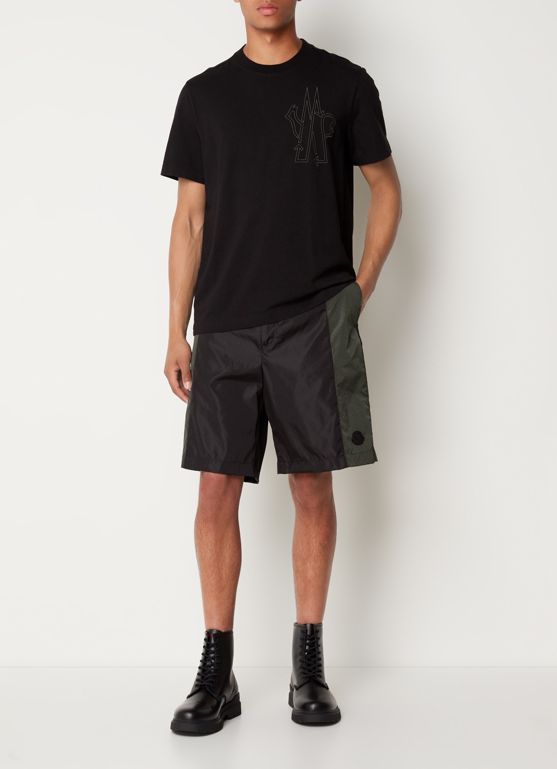 Moncler Born To Protect loose fit korte broek  - voorkant 3 zwart