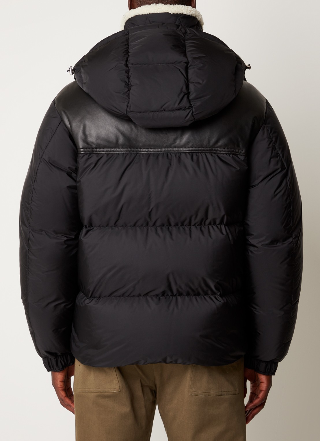 Moncler Braye puffer jack met details van leer en afneembare capuchon  - achterkant zwart