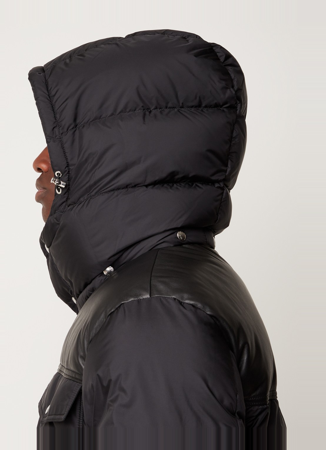 Moncler Braye puffer jack met details van leer en afneembare capuchon  - detail 5 zwart
