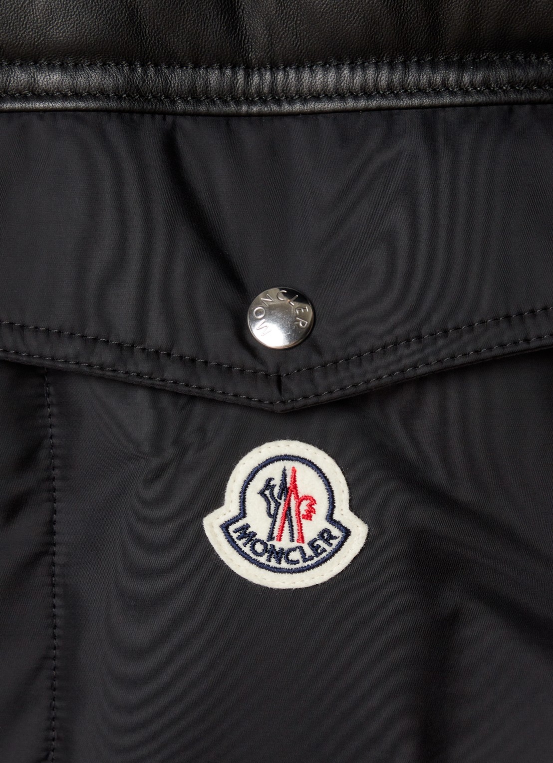 Moncler Braye puffer jack met details van leer en afneembare capuchon  - detail 6 zwart