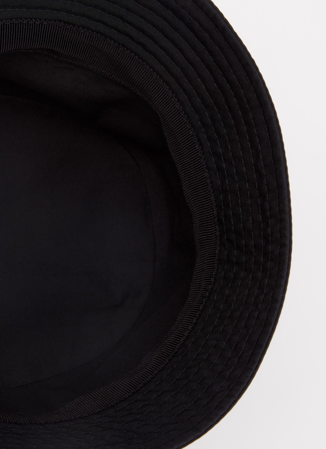 Moncler Bucket hoed met logoborduring - detail zwart