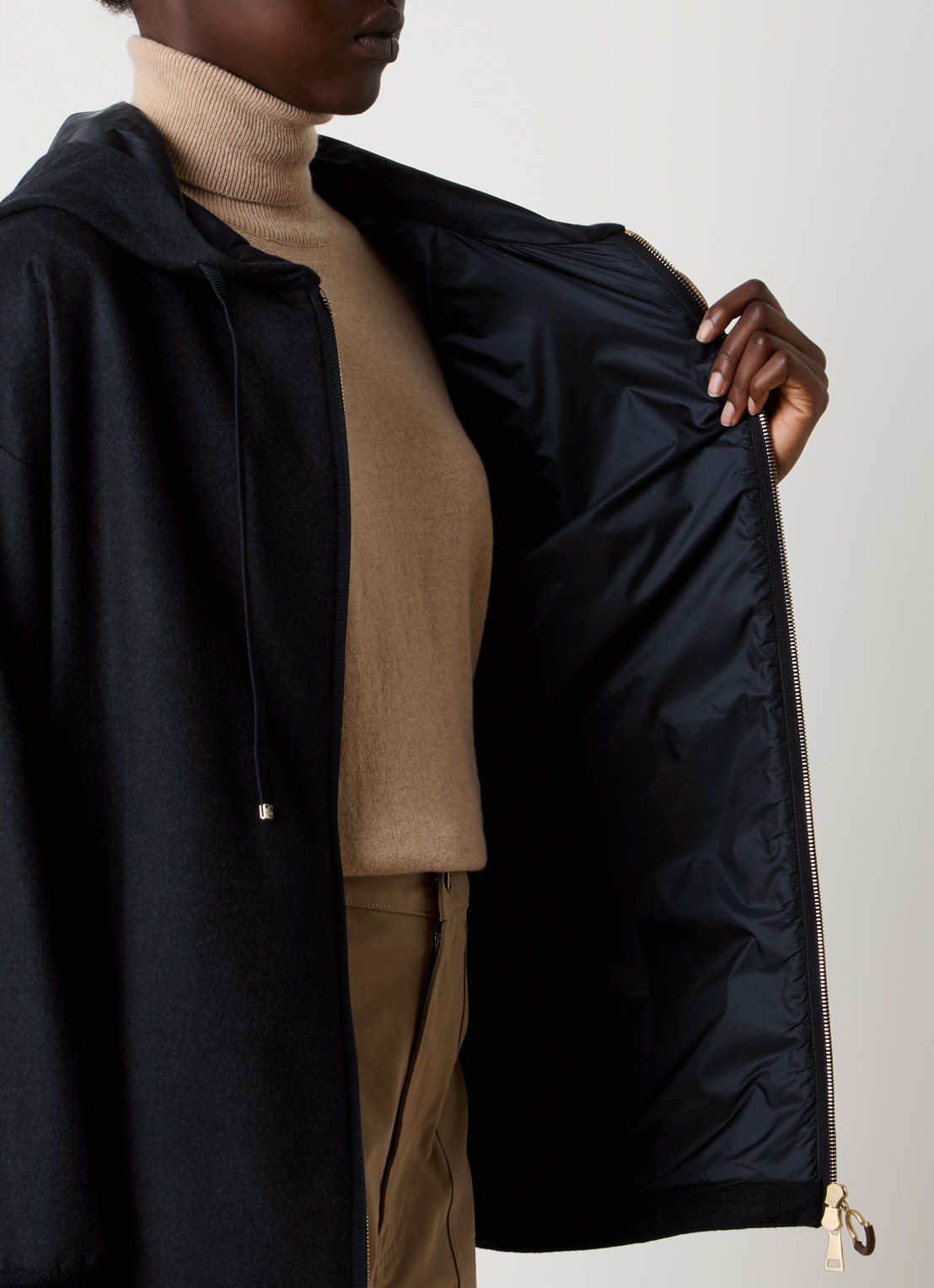 Moncler Camicia fijngebreid vest in kasjmierblend met capuchon - detail 4 donkerblauw
