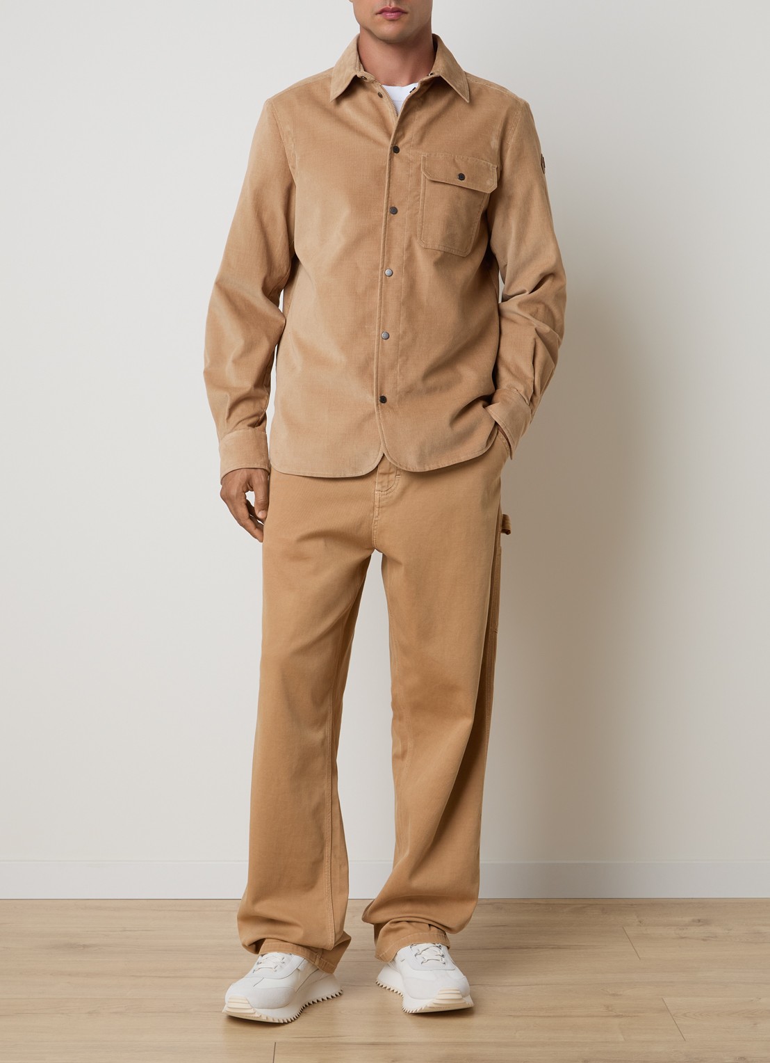 Moncler Camicia regular fit overhemd van corduroy met borstzak - voorkant 3 zand