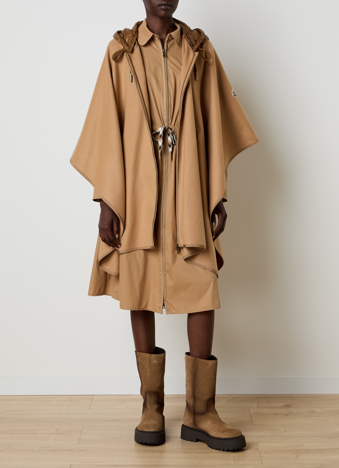 Moncler Cape in wolblend met ceintuur en capuchon - voorkant 2 camel