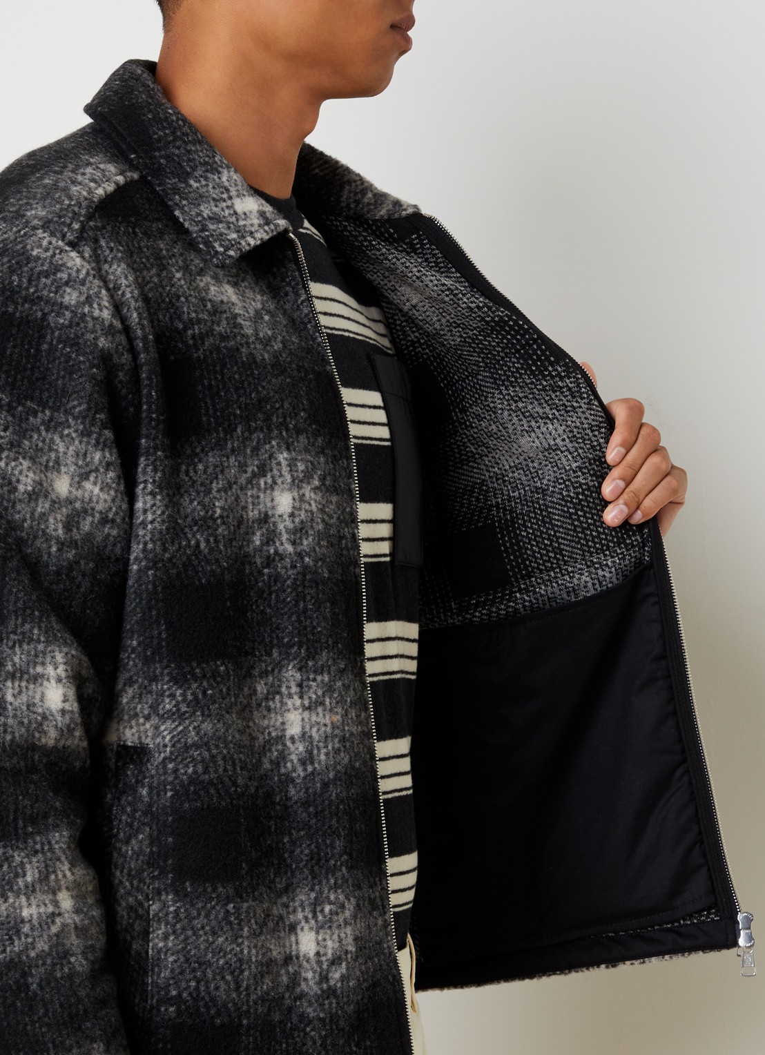 Moncler Checked overshirt in wolblend met borstzak - detail 5 zwart
