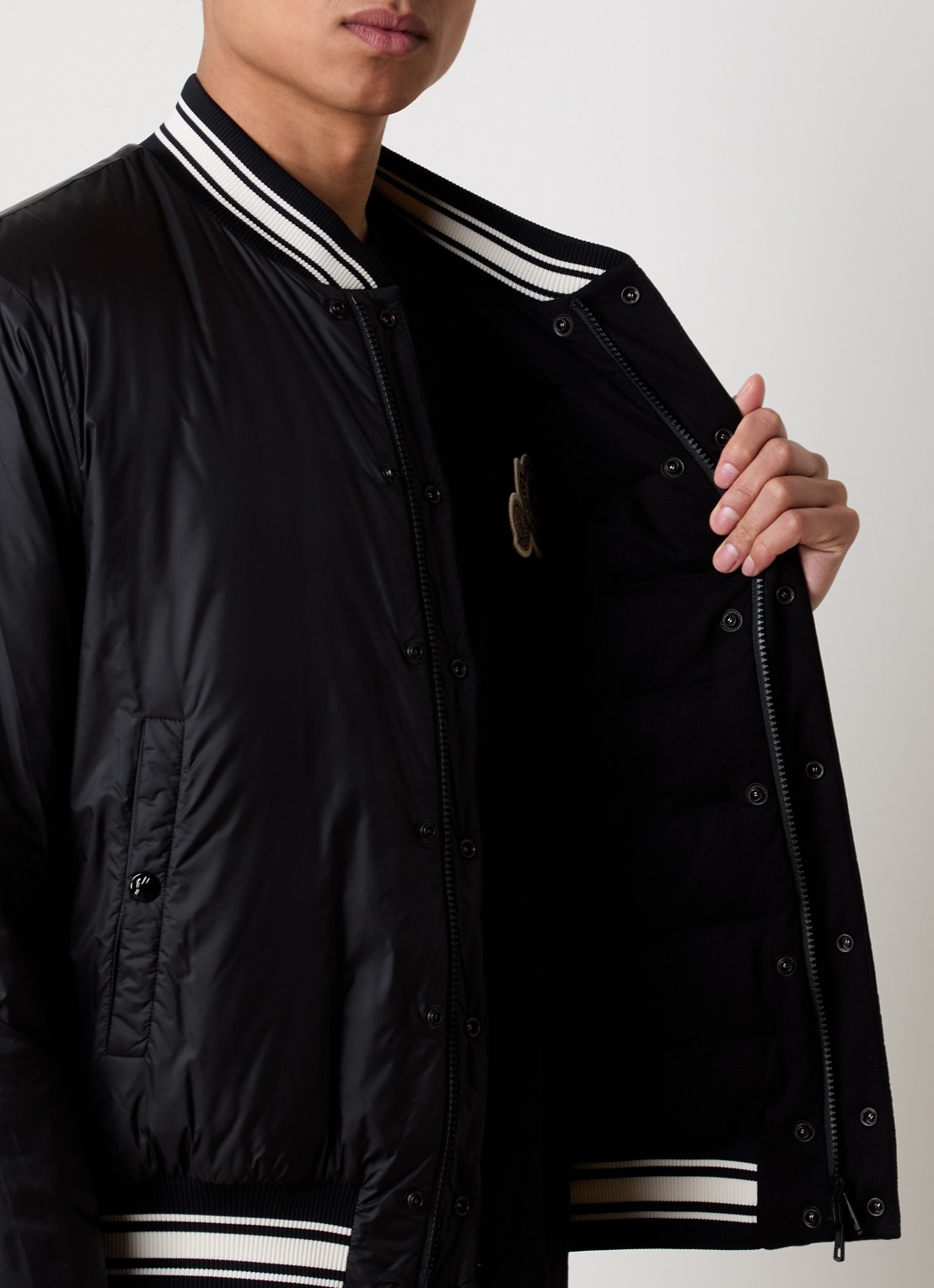 Moncler Chevrerie gewatteerd bomberjack met donsvulling - detail 6 zwart