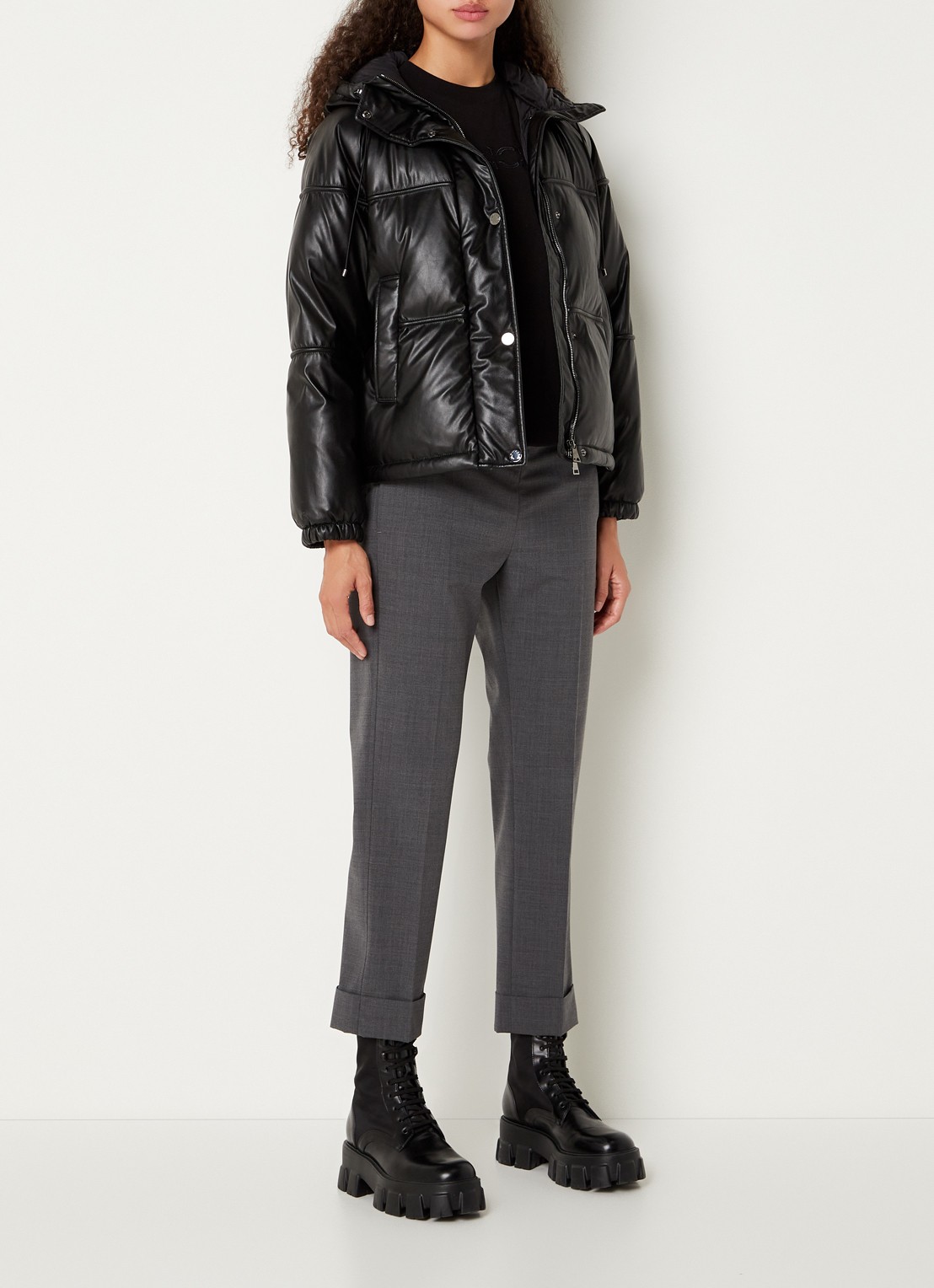Moncler Clarabide puffer jack met donsvulling - voorkant 2 zwart