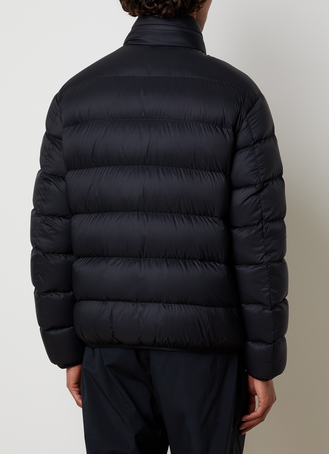 Moncler Dalalven puffer jack met donsvulling en opbergbare capuchon - achterkant zwart