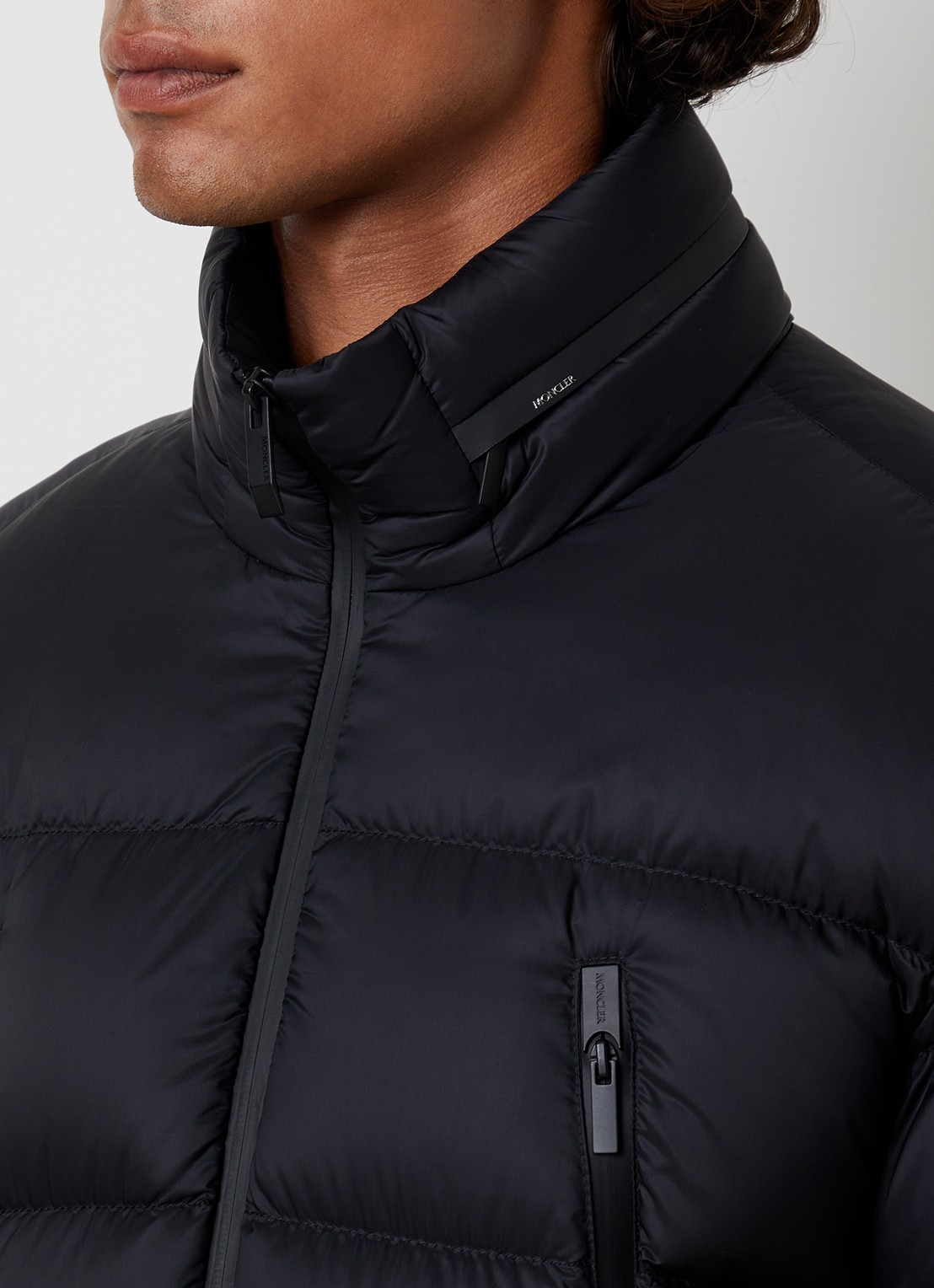 Moncler Dalalven puffer jack met donsvulling en opbergbare capuchon - detail 6 zwart