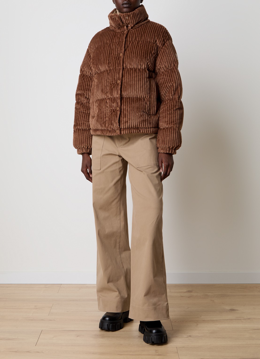 Moncler Daos puffer jack van corduroy met donsvulling en capuchon - voorkant 3 goud