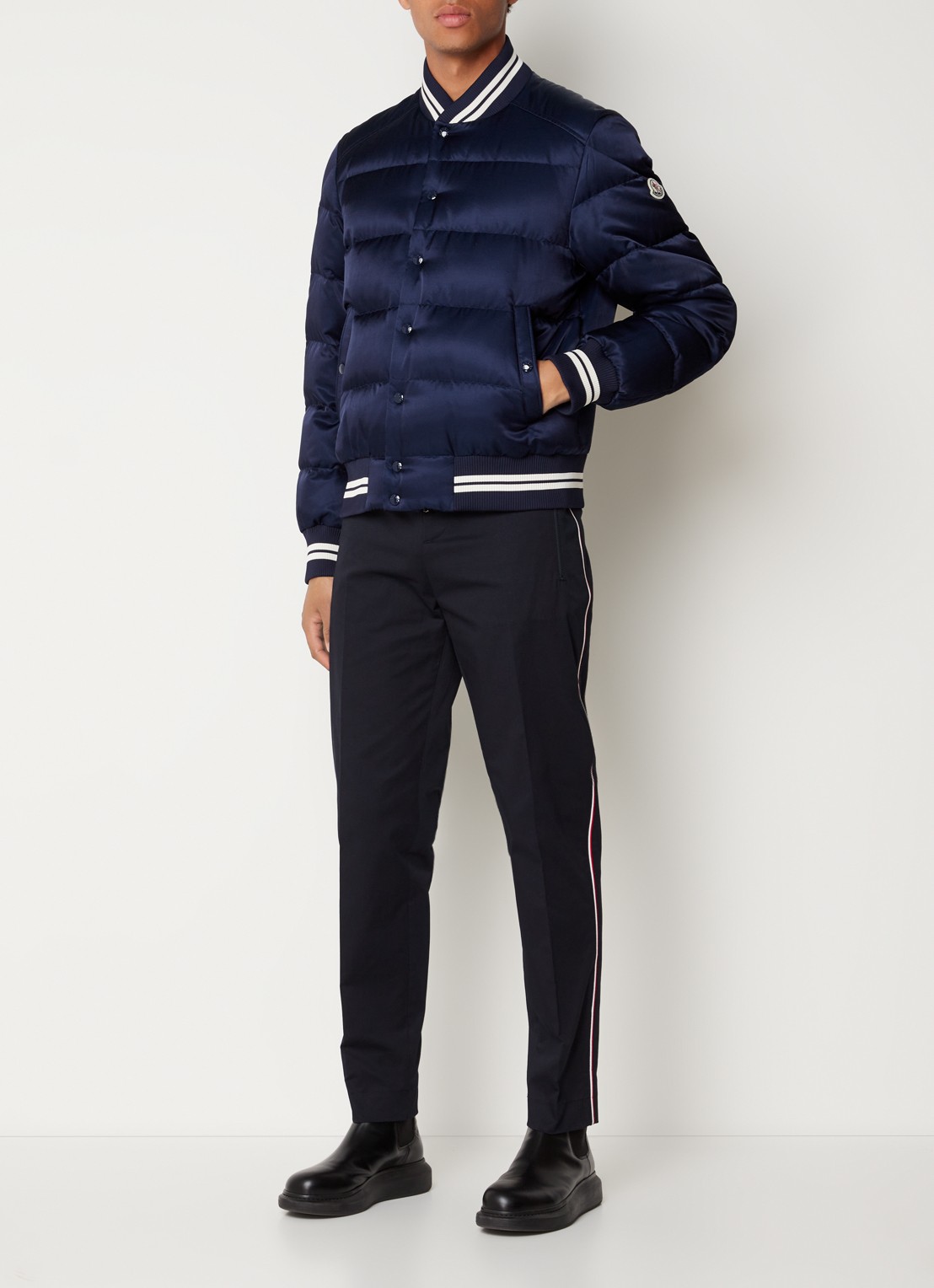 Moncler Dives gewatteerd bomberjack met logoprint - voorkant 3 donkerblauw