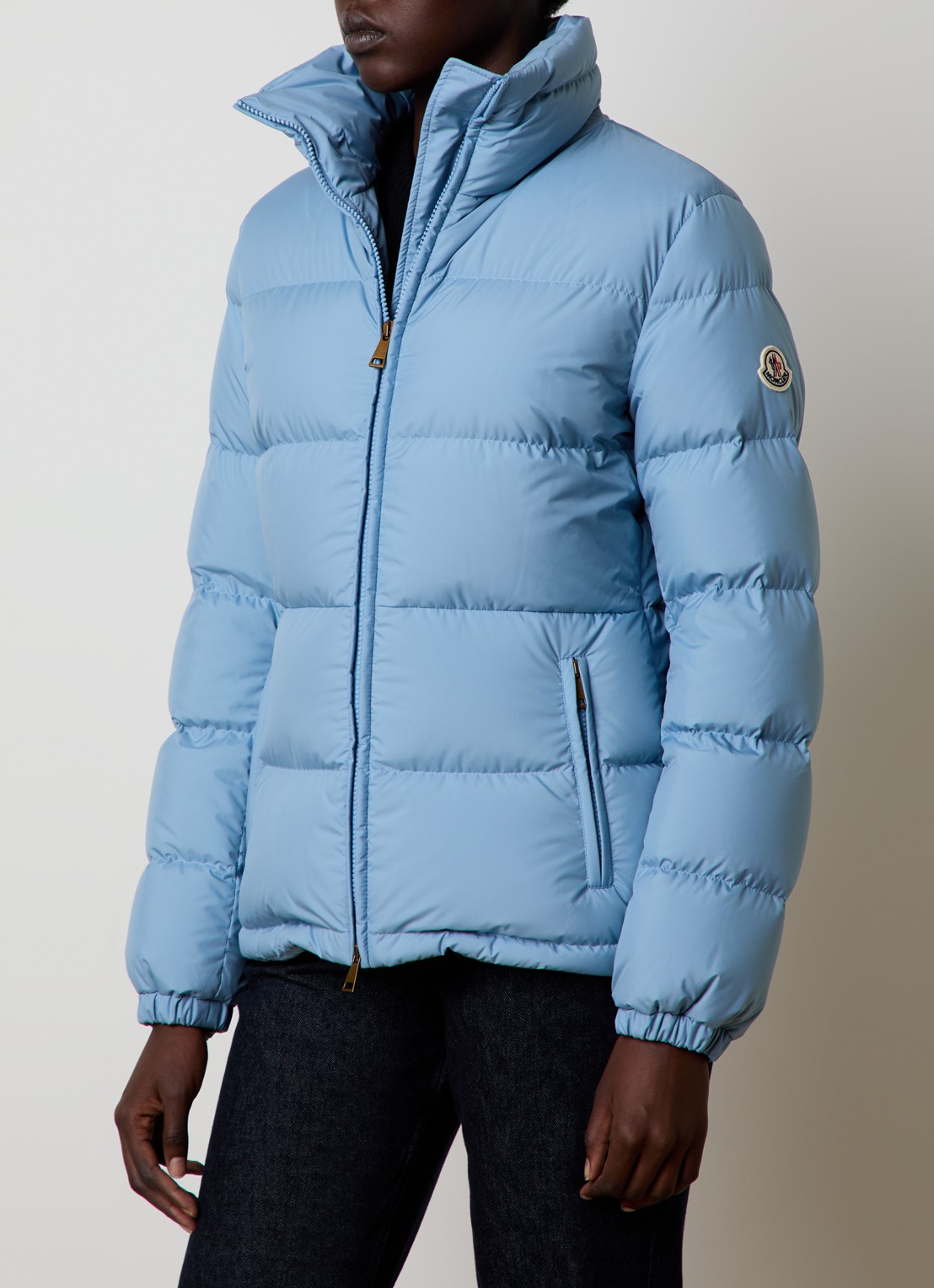 Moncler Dourbe puffer jack met donsvulling en logo - detail lichtblauw