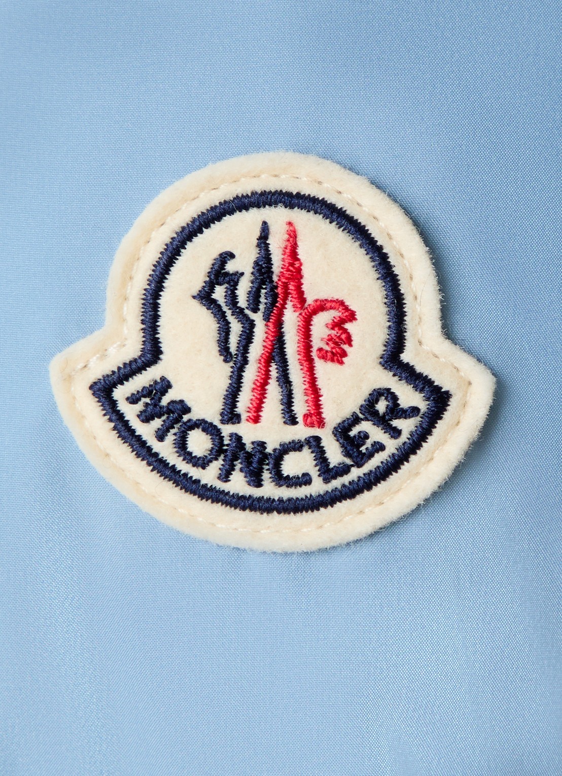 Moncler Dourbe puffer jack met donsvulling en logo - detail 3 lichtblauw