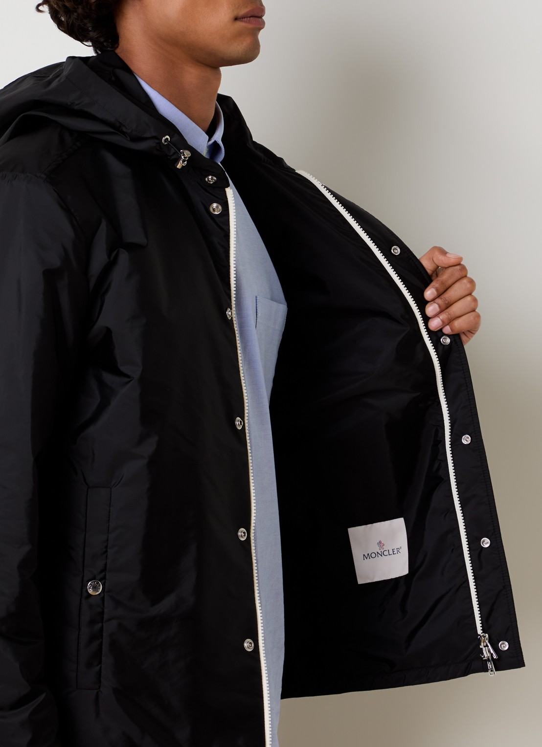 Moncler Duvainne windjack met capuchon en logo - detail 5 zwart