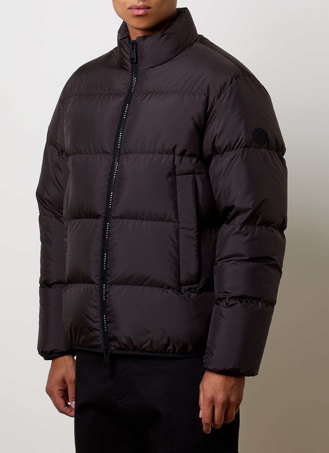 Moncler Erterle puffer jack met donsvulling en steekzakken - detail 3 donkerbruin
