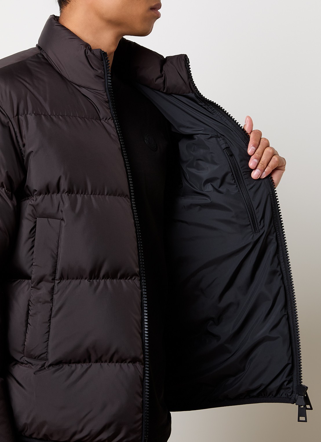 Moncler Erterle puffer jack met donsvulling en steekzakken - detail 4 donkerbruin
