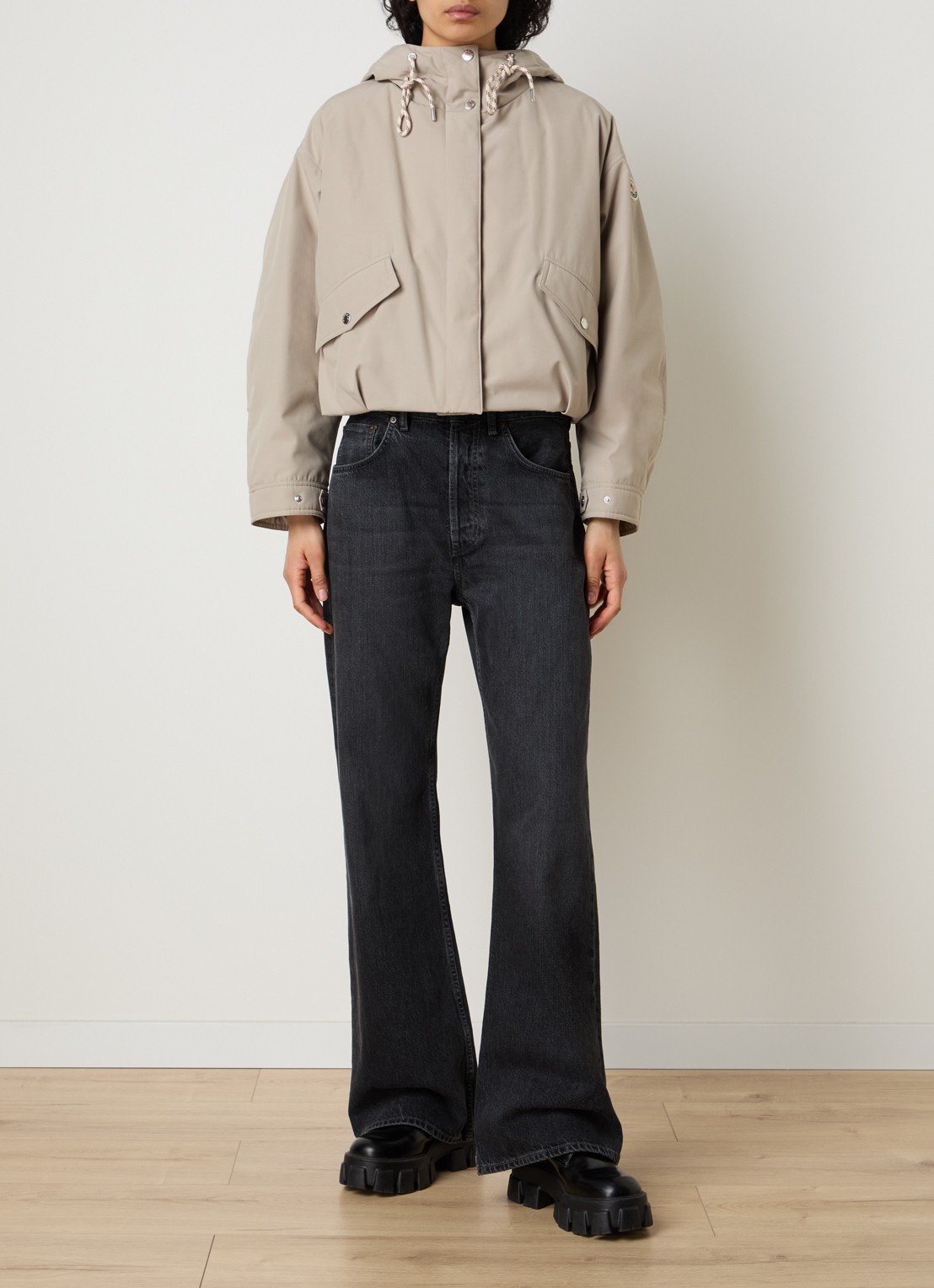 Moncler Eucalyptus cropped gewatteerd jack met donsvulling en capuchon - voorkant 3 beige