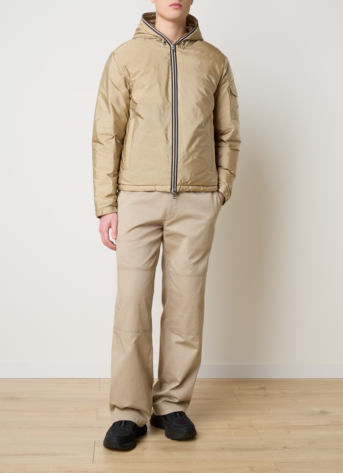 Moncler Evettes gewatteerd jack met donsvulling en logo - voorkant 6 zand