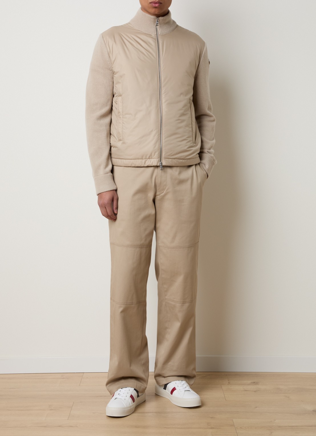 Moncler Fijngebreid vest in scheerwolblend met gewatteerd voorpand met donsvulling - voorkant 6 beige