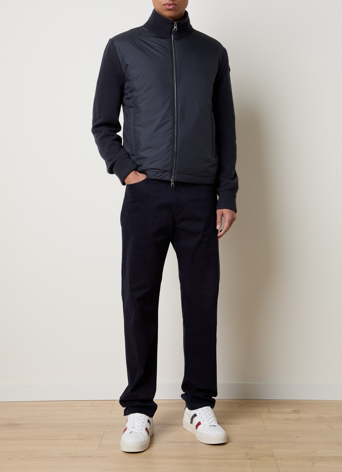 Moncler Fijngebreid vest in scheerwolblend met gewatteerd voorpand met donsvulling - voorkant 6 donkerblauw