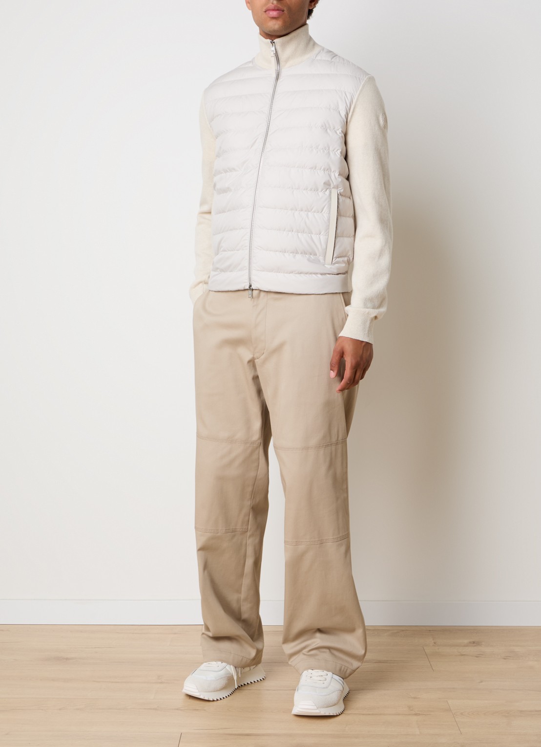 Moncler Fijngebreid vest met gewatteerd voorpand in kasjmierblend met donsvulling - voorkant 6 creme