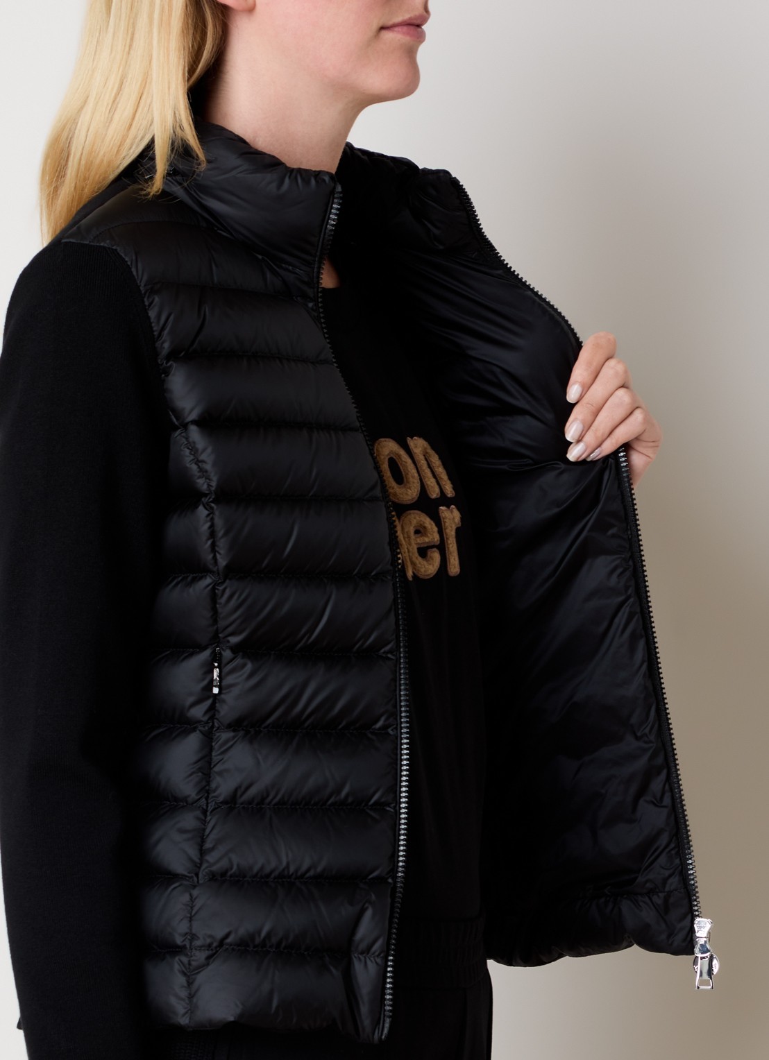 Moncler Fijngebreid vest van scheerwol met gewatteerd voor- en achterpand - detail 4 zwart