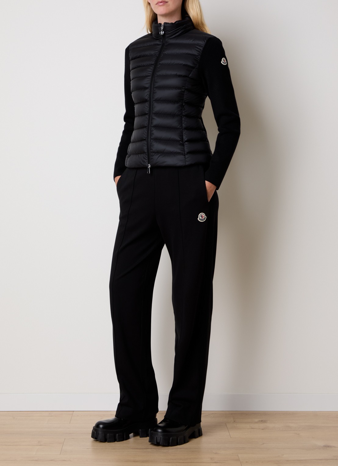 Moncler Fijngebreid vest van scheerwol met gewatteerd voor- en achterpand - voorkant 2 zwart