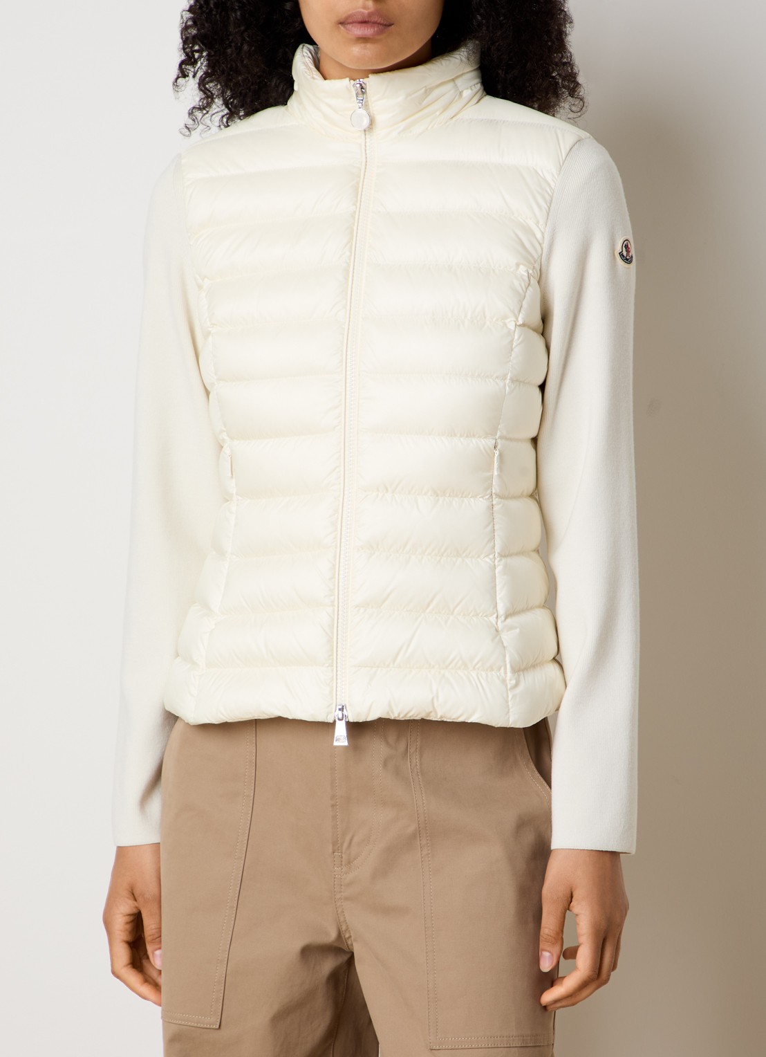 Moncler Fijngebreid vest van scheerwol met gewatteerd voor- en achterpand - detail 3 naturel
