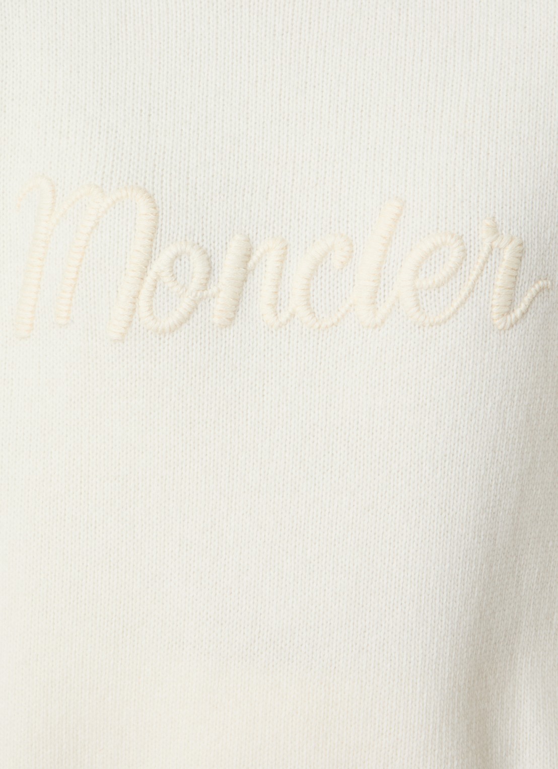 Moncler Fijngebreide pullover in kasjmierblend met logoborduring - detail 2 gebroken wit