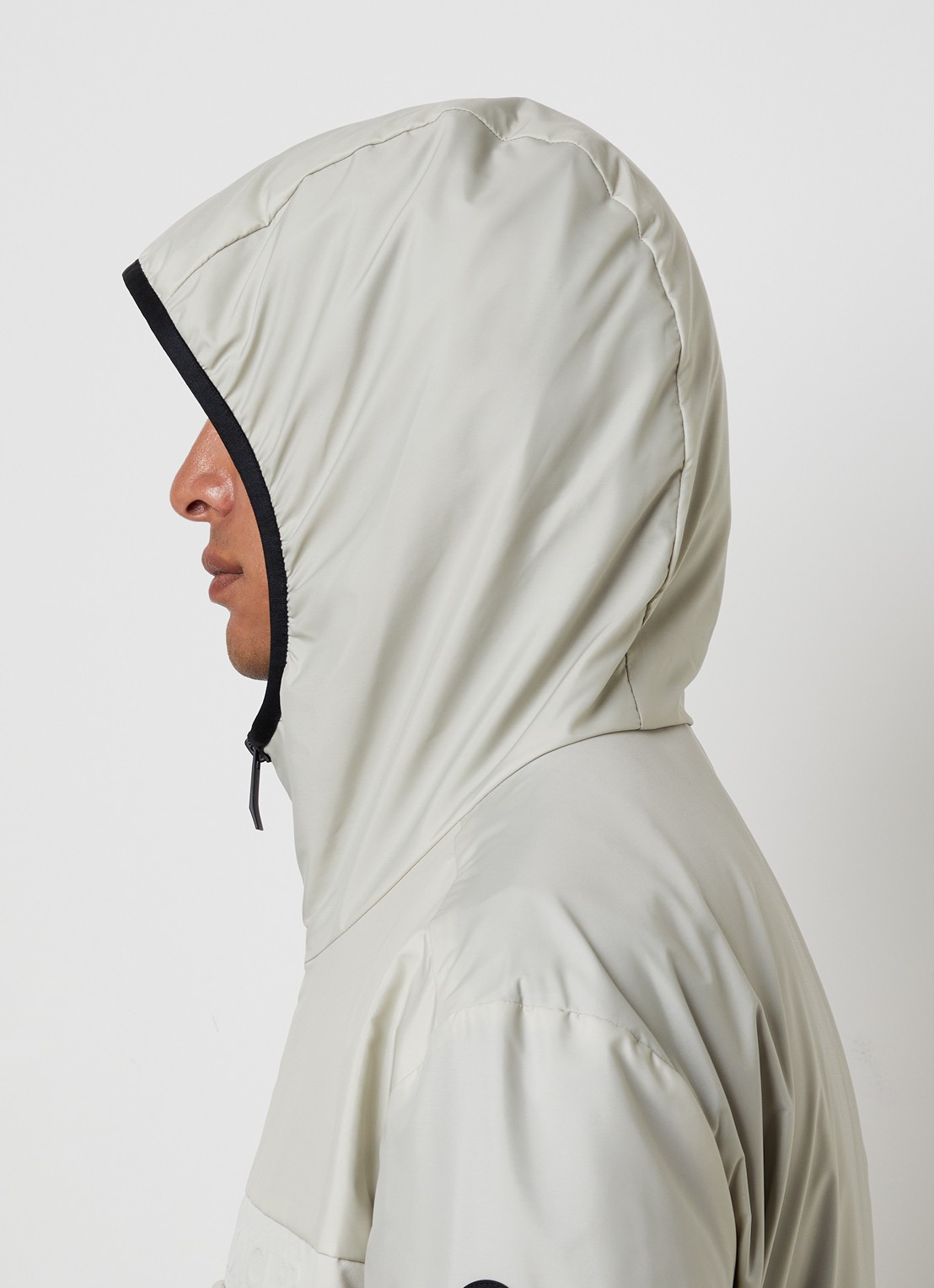 Moncler Fonteghi softshell jack met capuchon en ritszakken - detail 3 gebroken wit