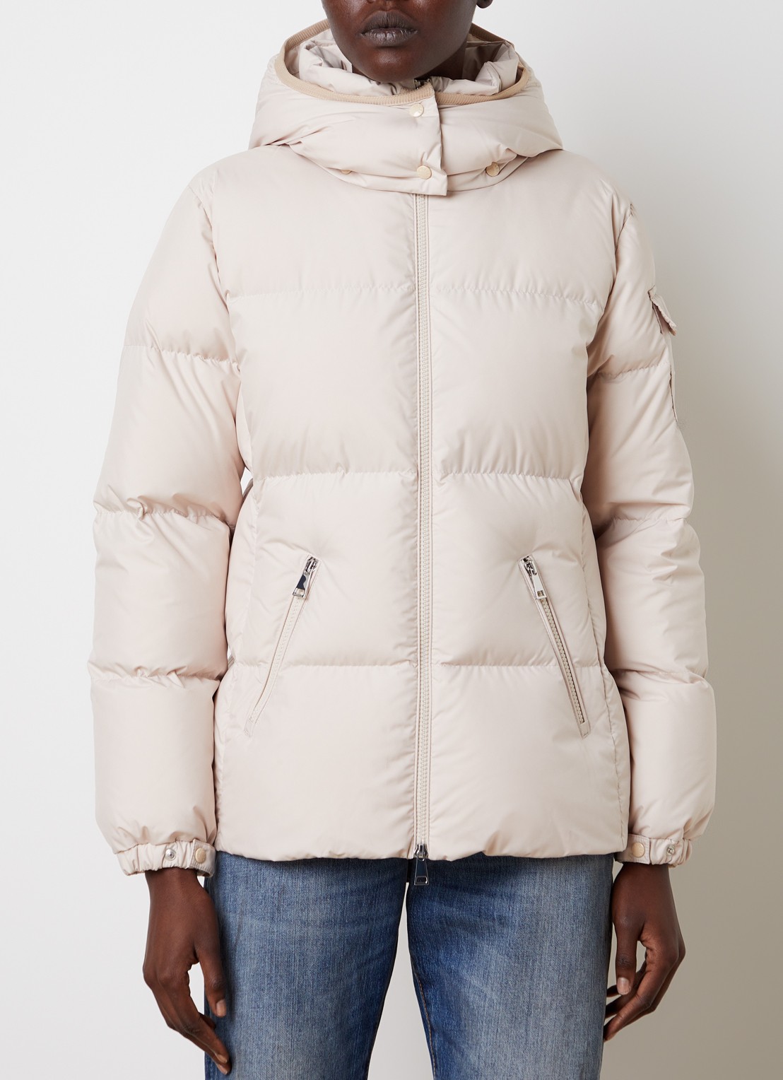 Moncler Fourmines puffer jack met donsvulling en ritszakken - detail creme