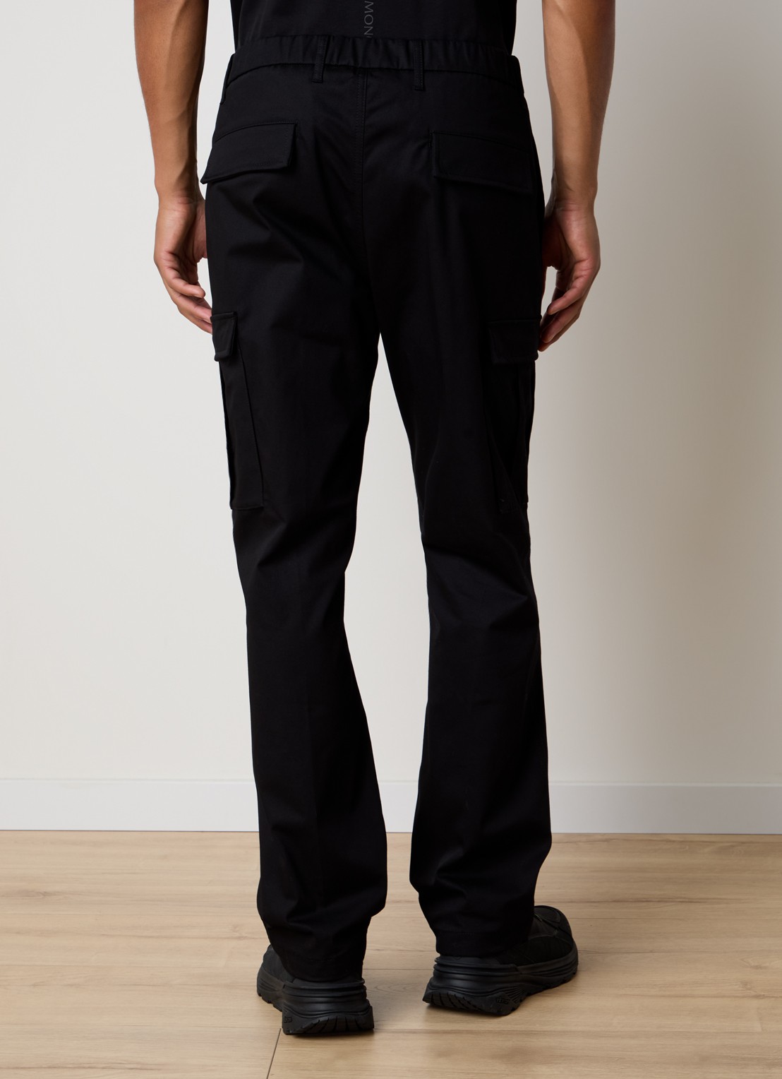 Moncler Gabardine tapered fit cargobroek met logo - achterkant zwart