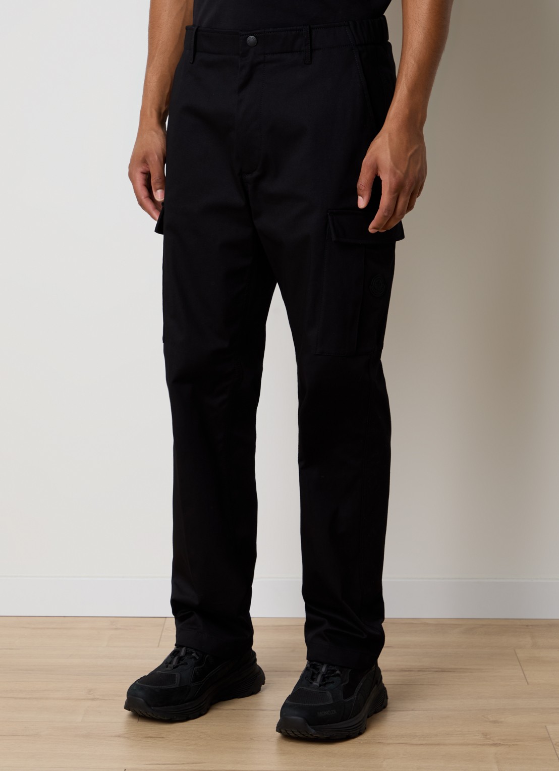 Moncler Gabardine tapered fit cargobroek met logo - detail 2 zwart