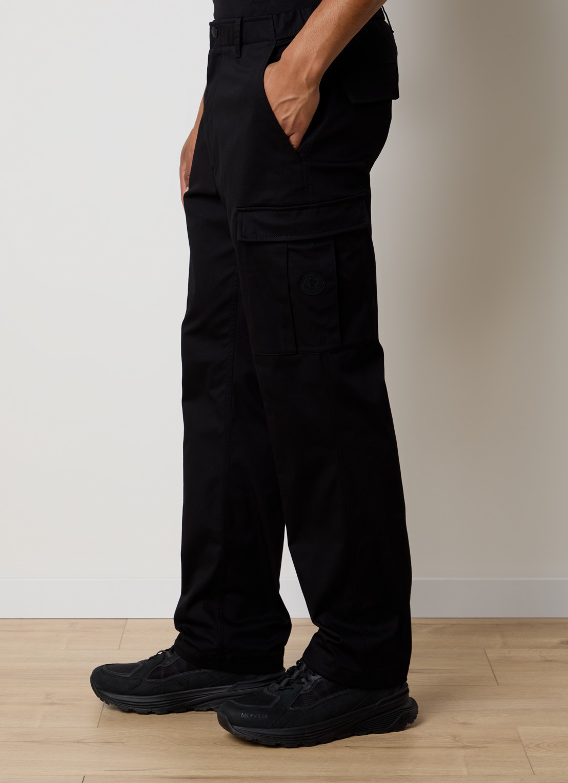 Moncler Gabardine tapered fit cargobroek met logo - detail 3 zwart