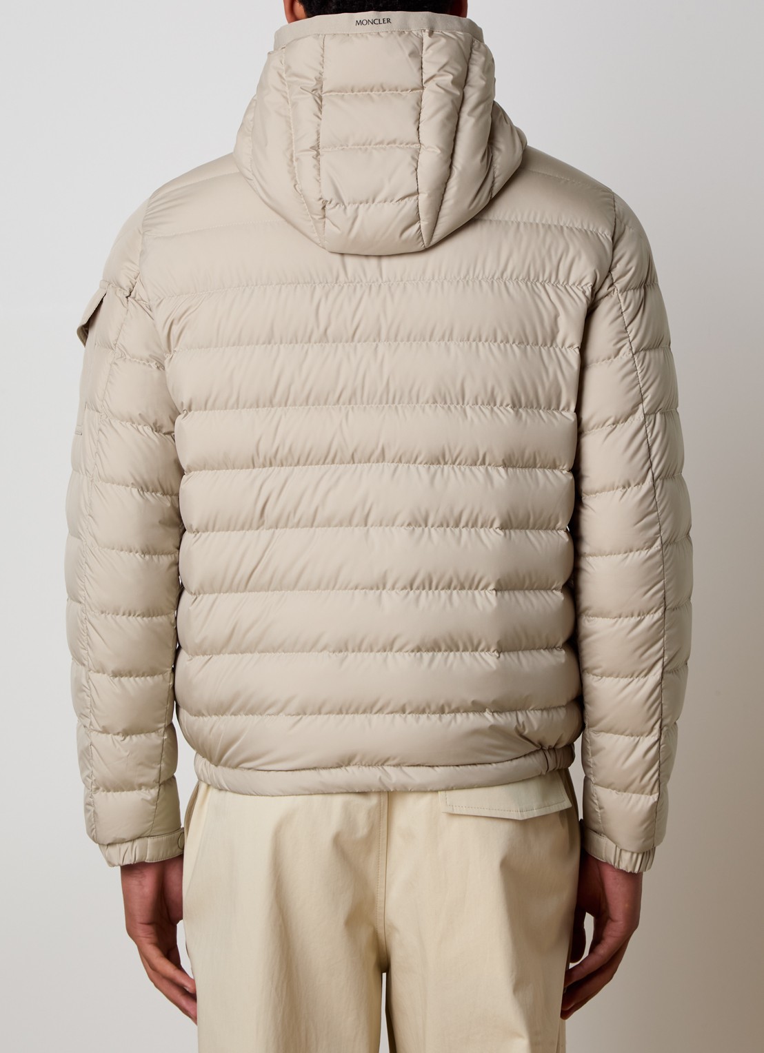 Moncler Galion gewatteerd jack met donsvulling en capuchon - achterkant beige