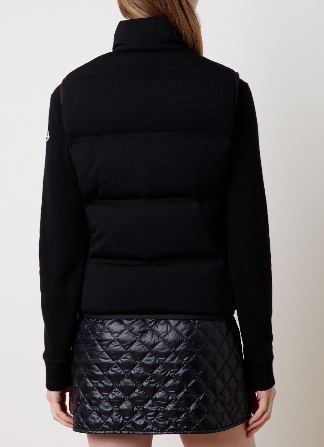 Moncler Gewatteerde bodywarmer met donsvulling en logo - achterkant zwart