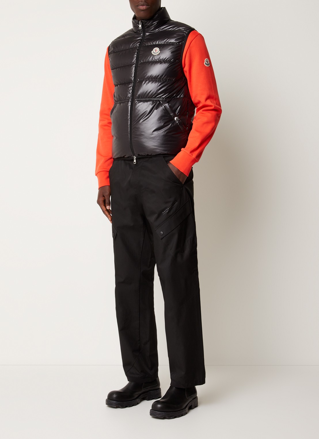 Moncler Gewatteerde bodywarmer met donsvulling - voorkant 2 zwart